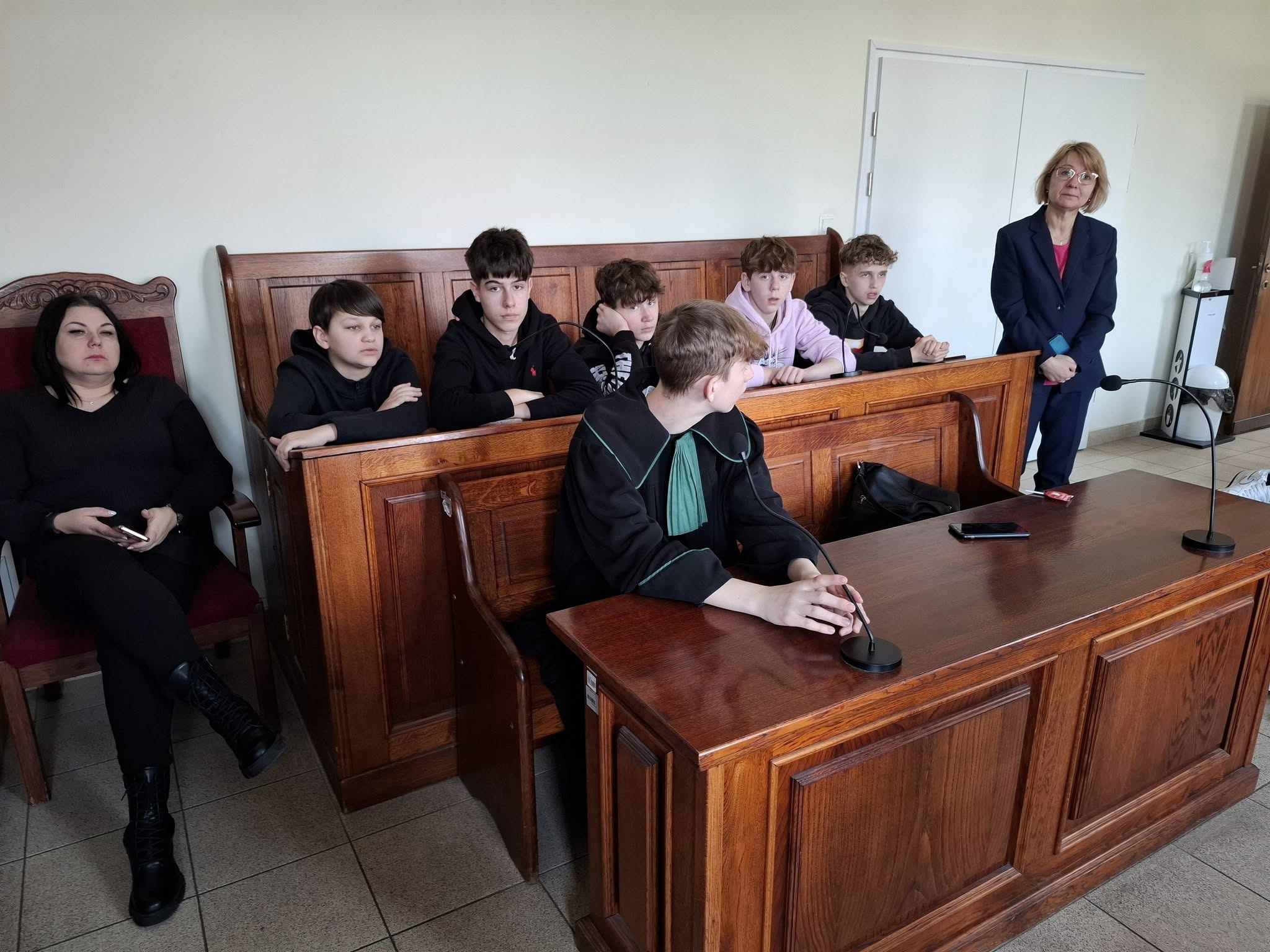 Spotkanie z paragrafem z uczniami 8 klasy SP w Łobzie