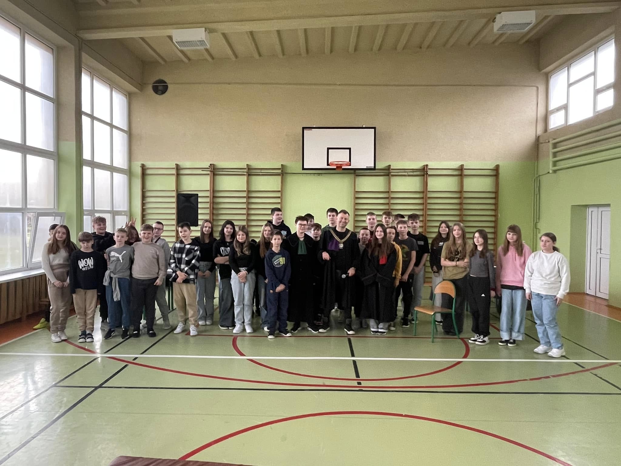 Symulacja rozprawy sądowej i spotkanie z paragrafaem w SP w Bełcznej!